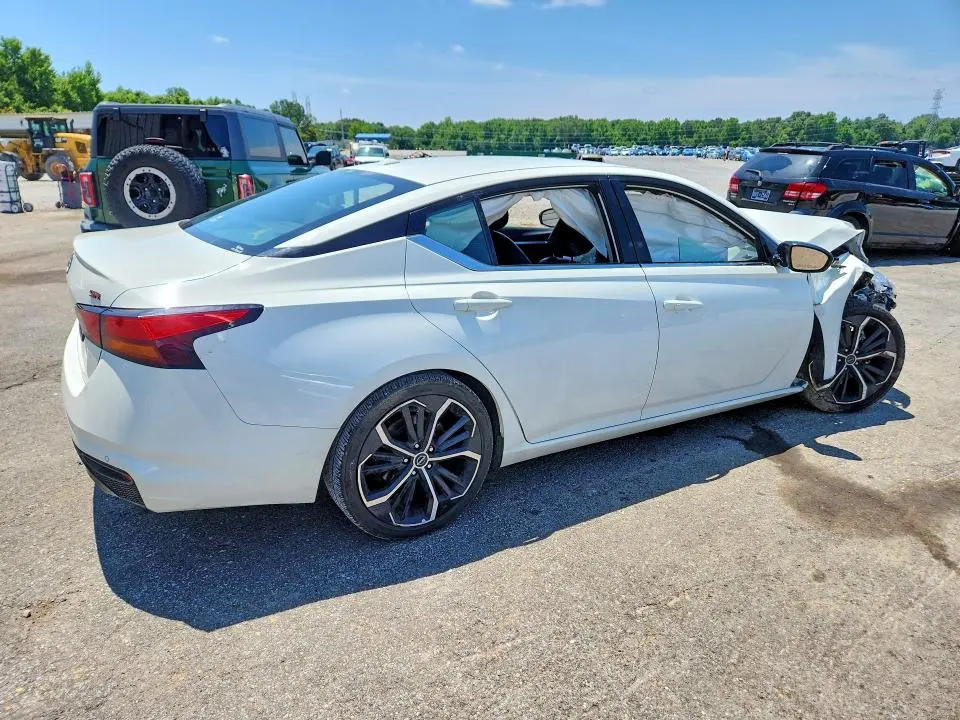 2024 NISSAN ALTIMA SR  