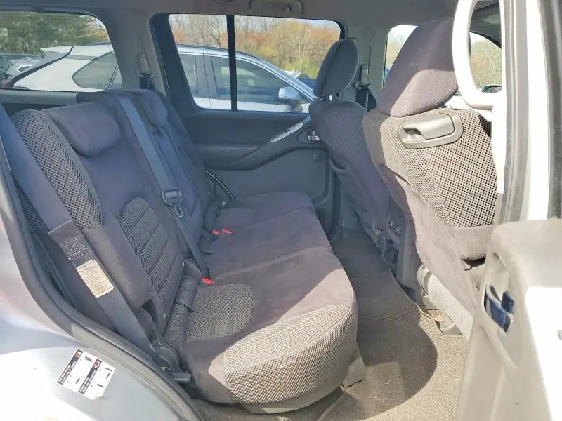 2010 NISSAN PATHFINDER S  