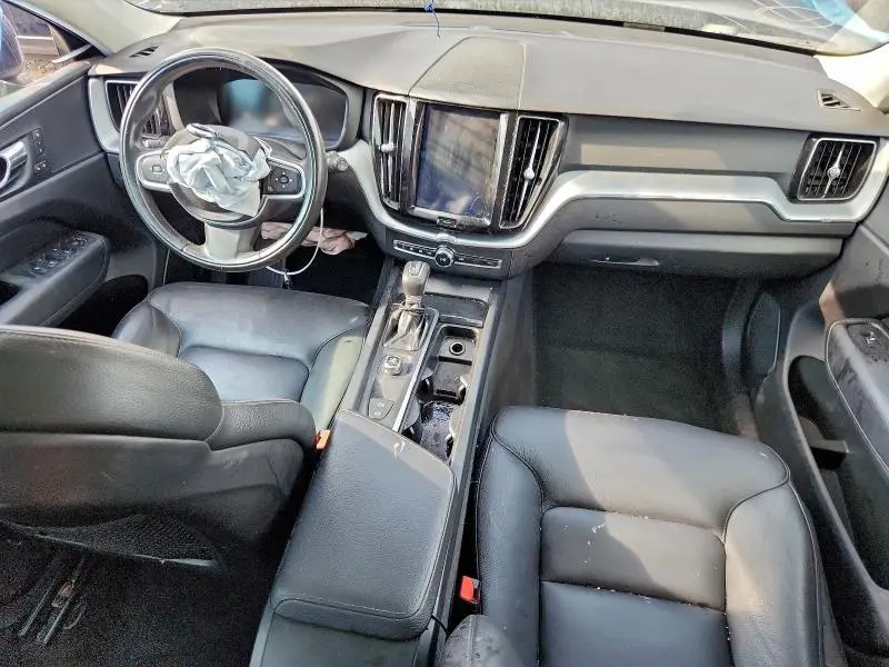 2018 VOLVO XC60 T6 MOMENTUM  