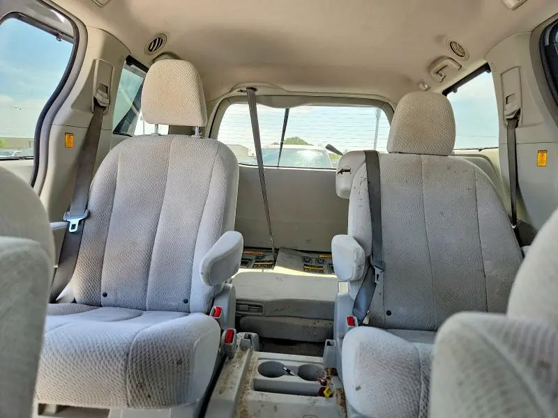 2013 TOYOTA SIENNA LE  