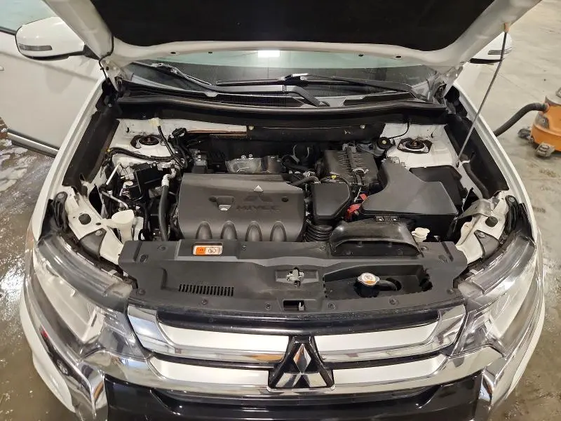 2018 MITSUBISHI OUTLANDER SE  