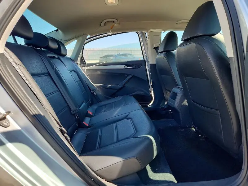 2015 VOLKSWAGEN PASSAT S  