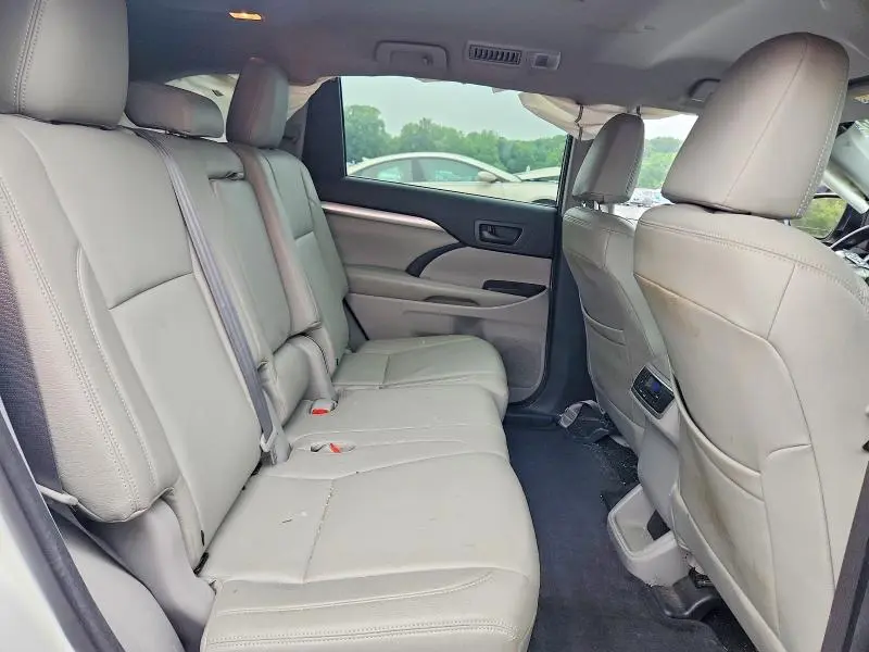 2017 TOYOTA HIGHLANDER LE  