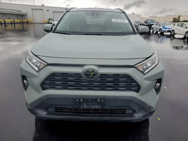 2021 TOYOTA RAV4 XLE  