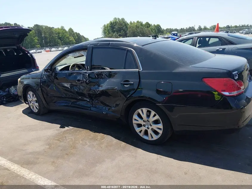 2010 TOYOTA AVALON XLS