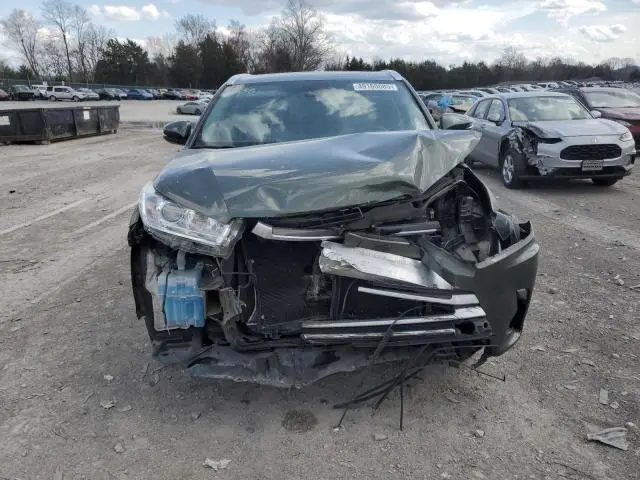 2017 TOYOTA HIGHLANDER SE  