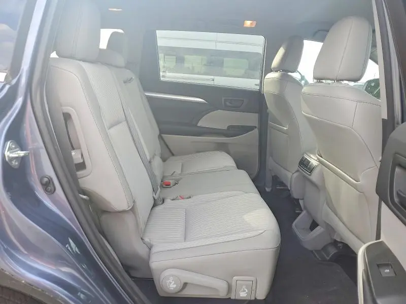 2015 TOYOTA HIGHLANDER LE PLUS  