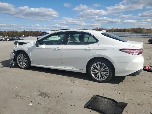 2020 TOYOTA CAMRY XLE  