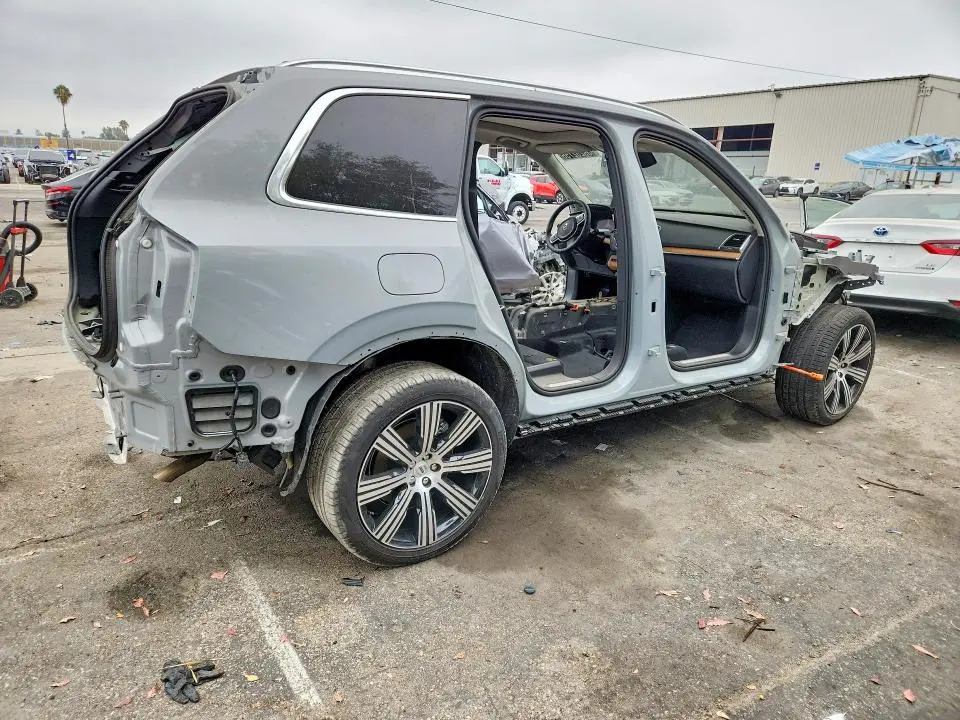 2025 VOLVO XC90 CORE  