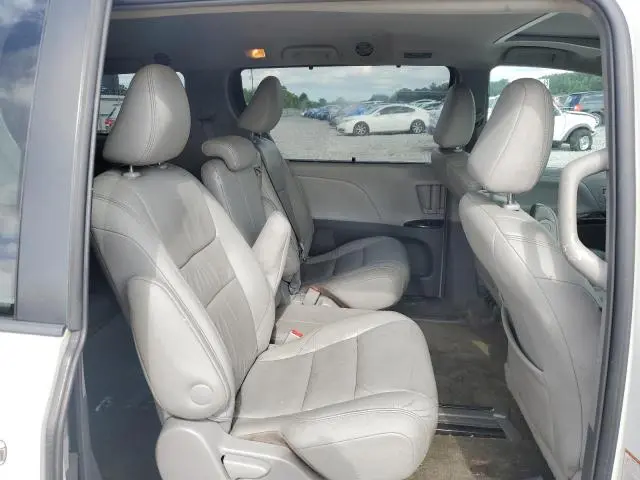 2015 TOYOTA SIENNA XLE  