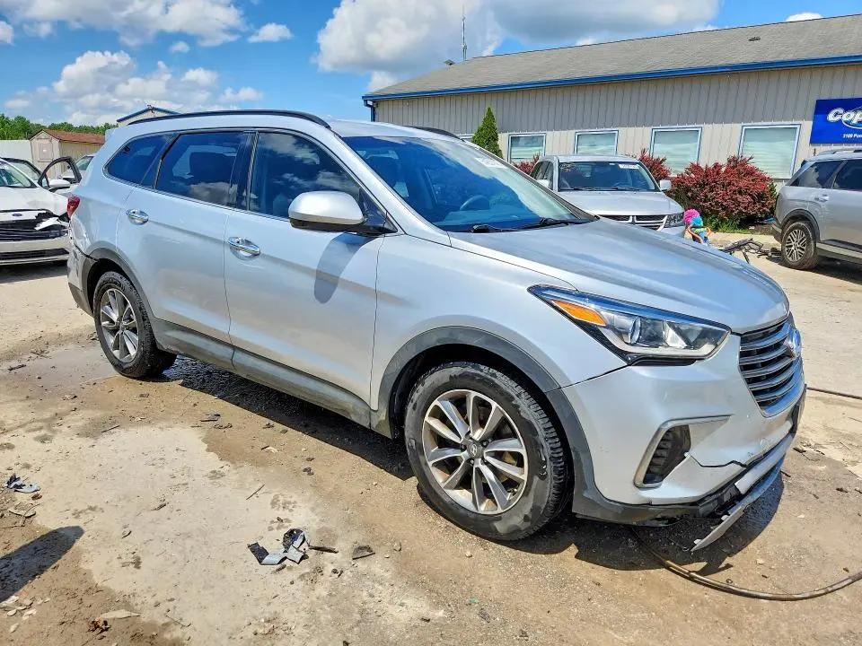 2017 HYUNDAI SANTA FE SE  
