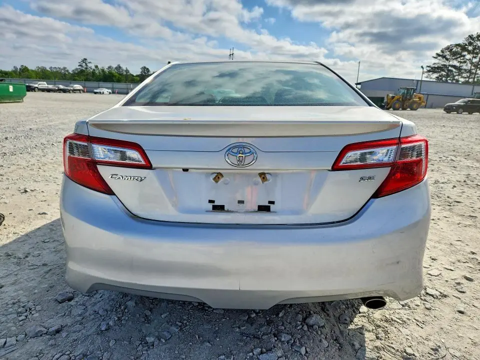 2014 TOYOTA CAMRY SE  