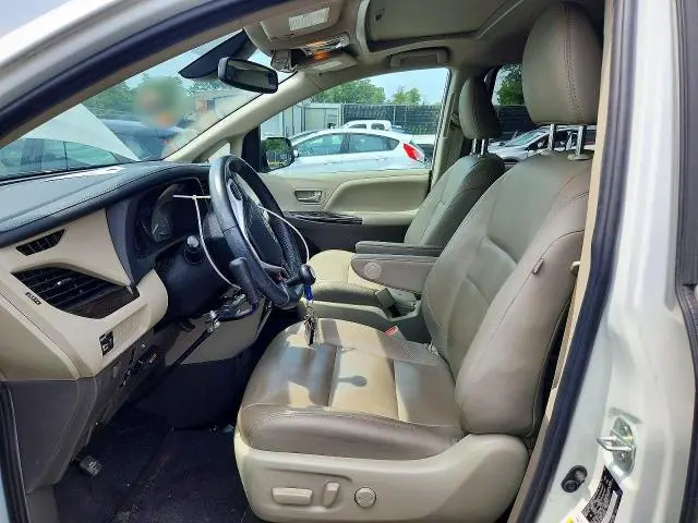 2020 TOYOTA SIENNA XLE 8-PASSENGER  