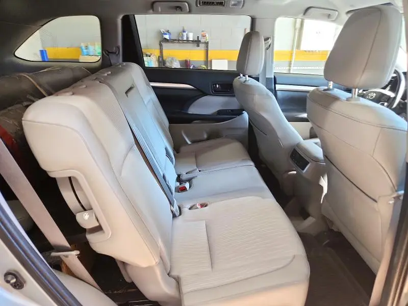 2019 TOYOTA HIGHLANDER LE PLUS  