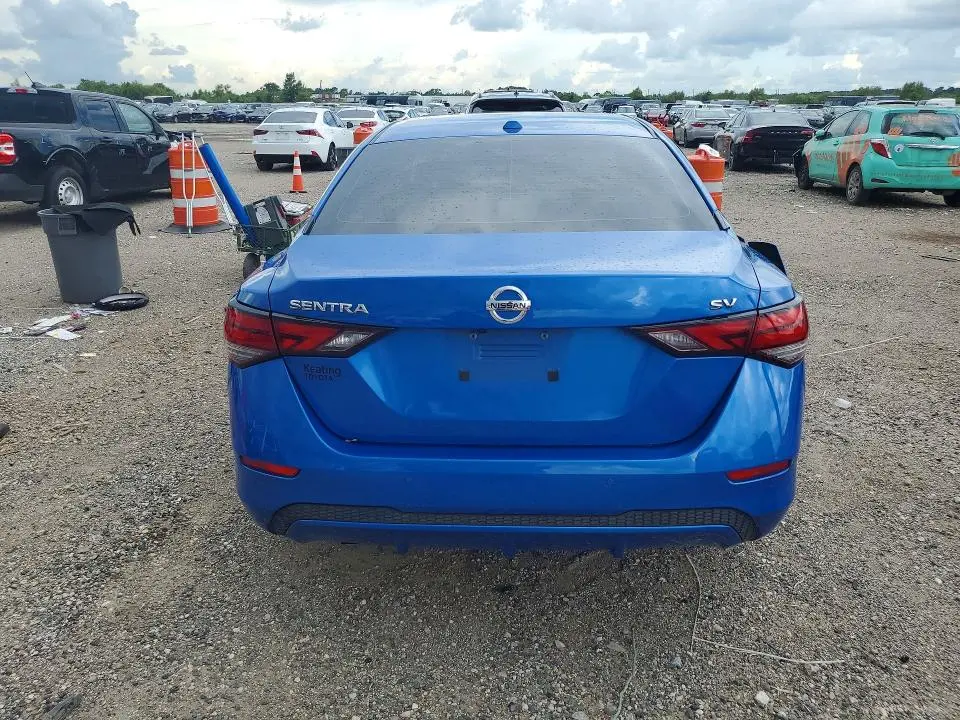 2022 NISSAN SENTRA SV  