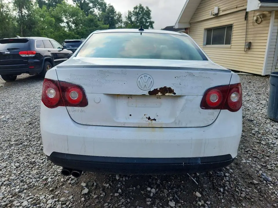 2010 VOLKSWAGEN JETTA SE  