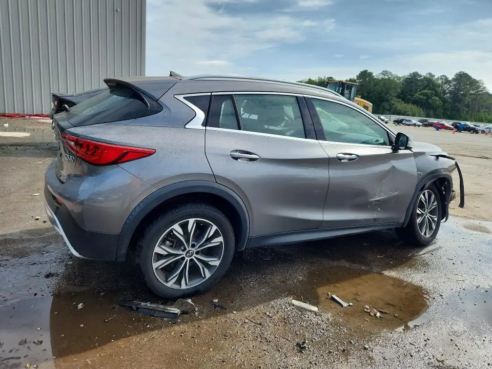 2019 INFINITI QX30 LUXE  