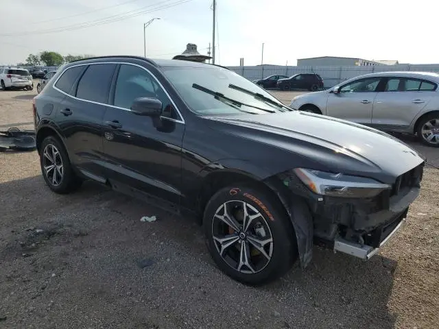 2022 VOLVO XC60 B5 MOMENTUM  