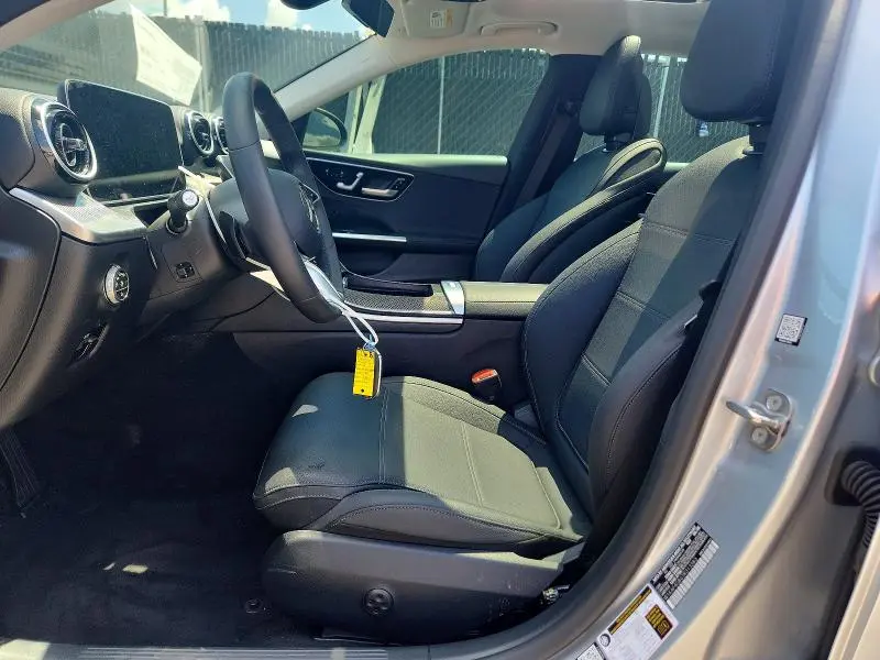 2026 MERCEDES-BENZ C 300  