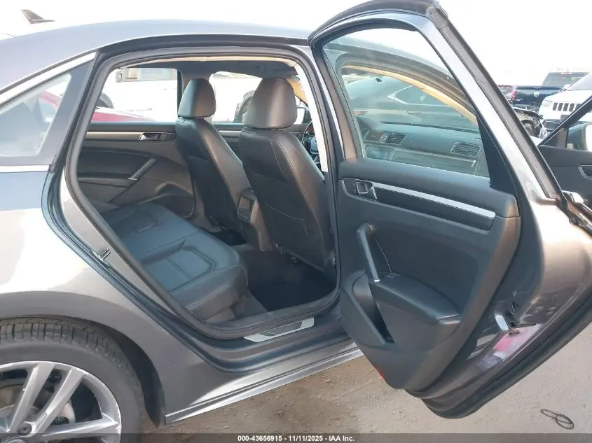 2017 VOLKSWAGEN PASSAT 1.8T R-LINE