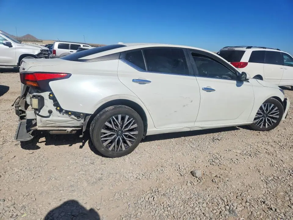 2023 NISSAN ALTIMA SV  