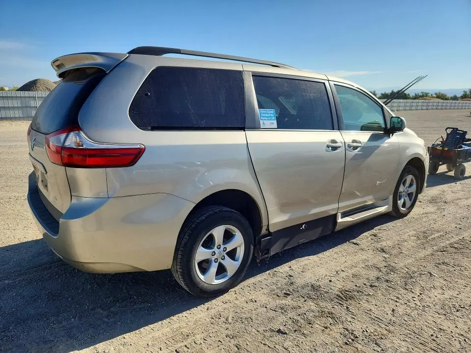 2015 TOYOTA SIENNA LE  