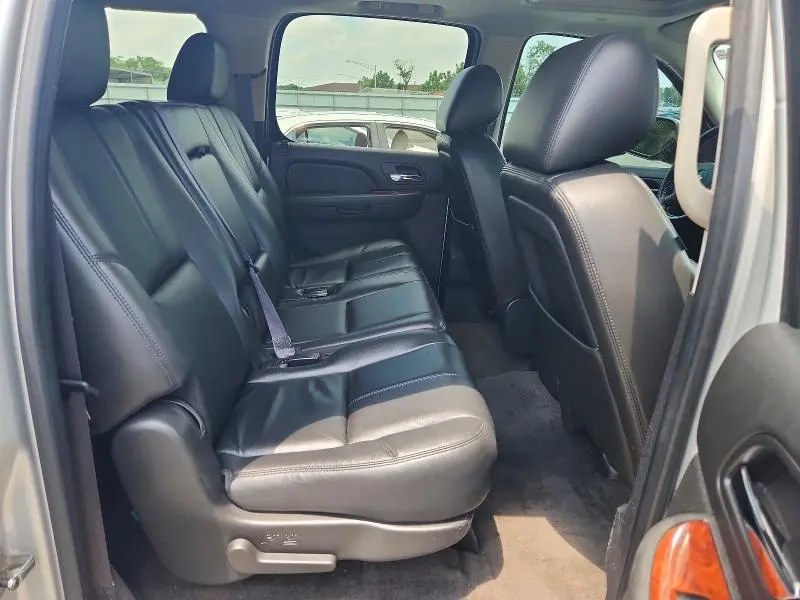 2011 CHEVROLET SUBURBAN K1500 LT  