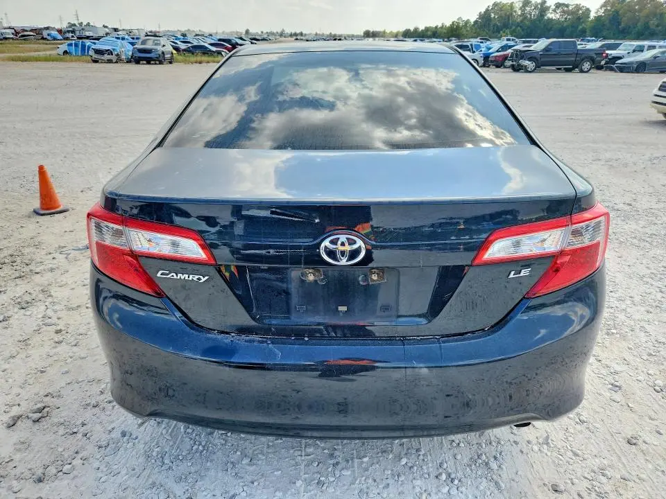 2014 TOYOTA CAMRY LE  