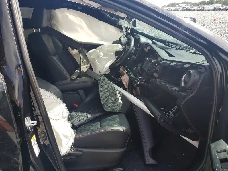 2016 TOYOTA RAV4 SE  