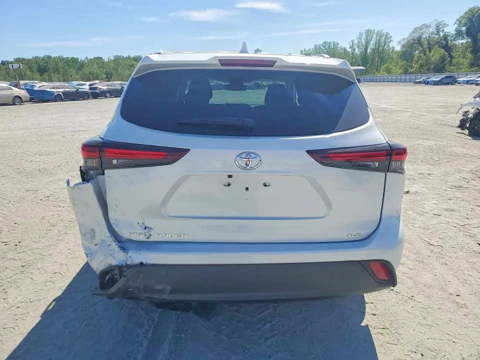 2024 TOYOTA HIGHLANDER XLE  