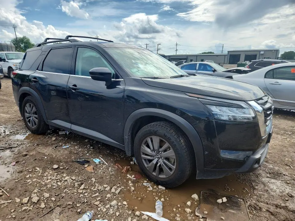 2022 NISSAN PATHFINDER SV  