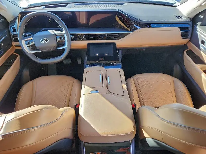 2025 INFINITI QX80 LUXE  