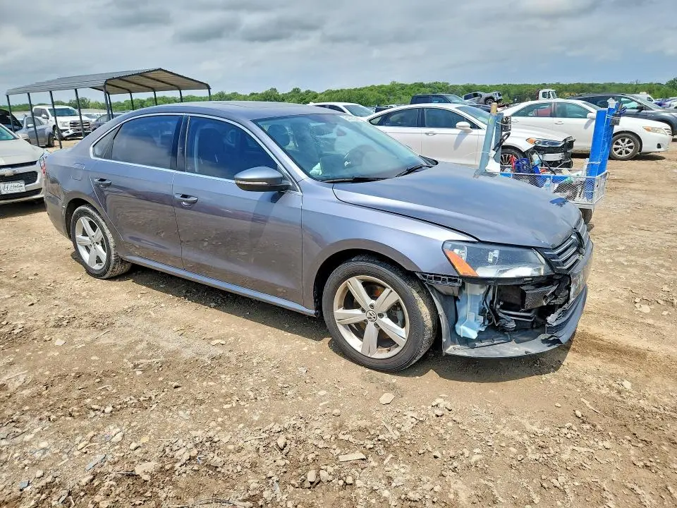 2012 VOLKSWAGEN PASSAT SE  