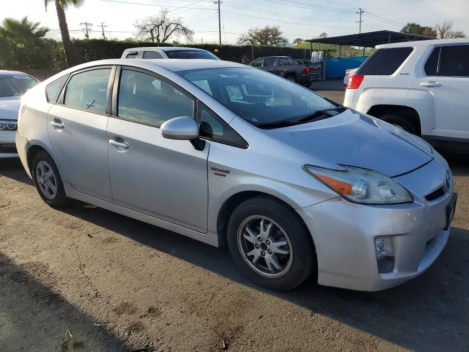 2010 TOYOTA PRIUS III  