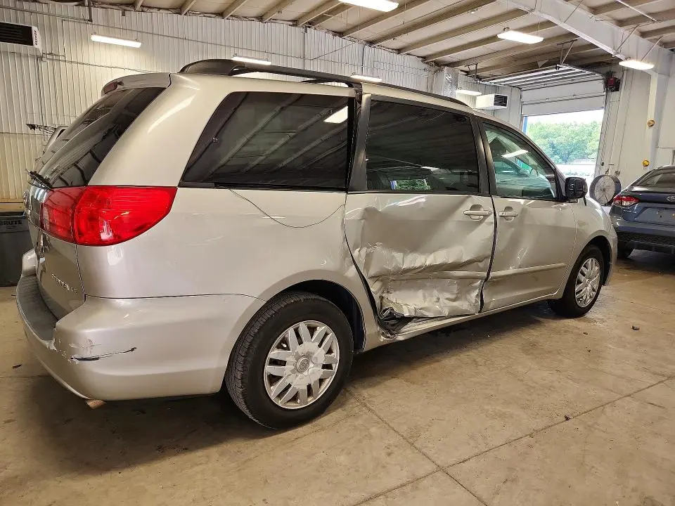 2010 TOYOTA SIENNA LE 7-PASSENGER  