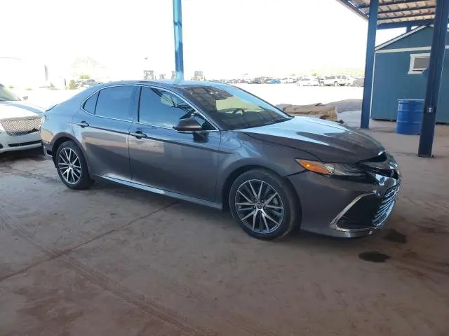 2022 TOYOTA CAMRY XLE  