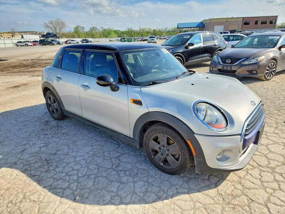 2017 MINI COOPER   