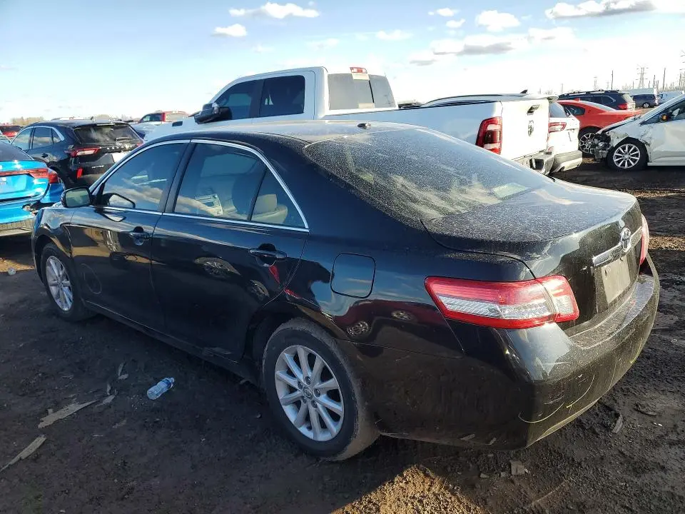2011 TOYOTA CAMRY XLE  