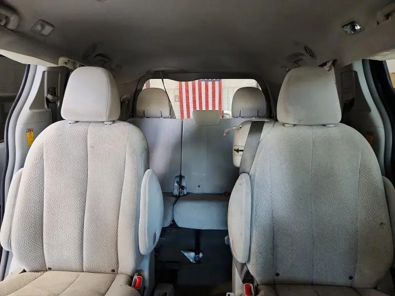 2014 TOYOTA SIENNA LE 8-PASSENGER  