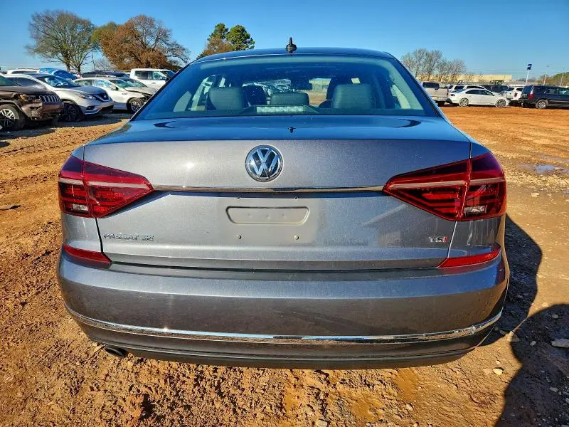 2018 VOLKSWAGEN PASSAT SE  