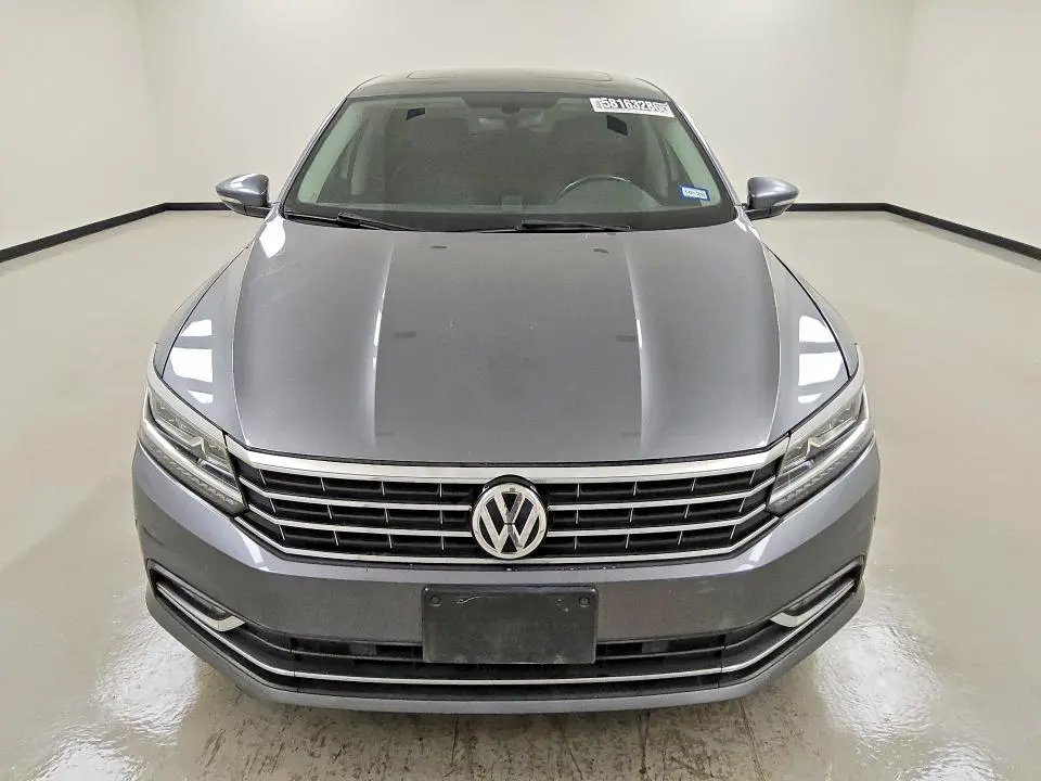2018 VOLKSWAGEN PASSAT SE  