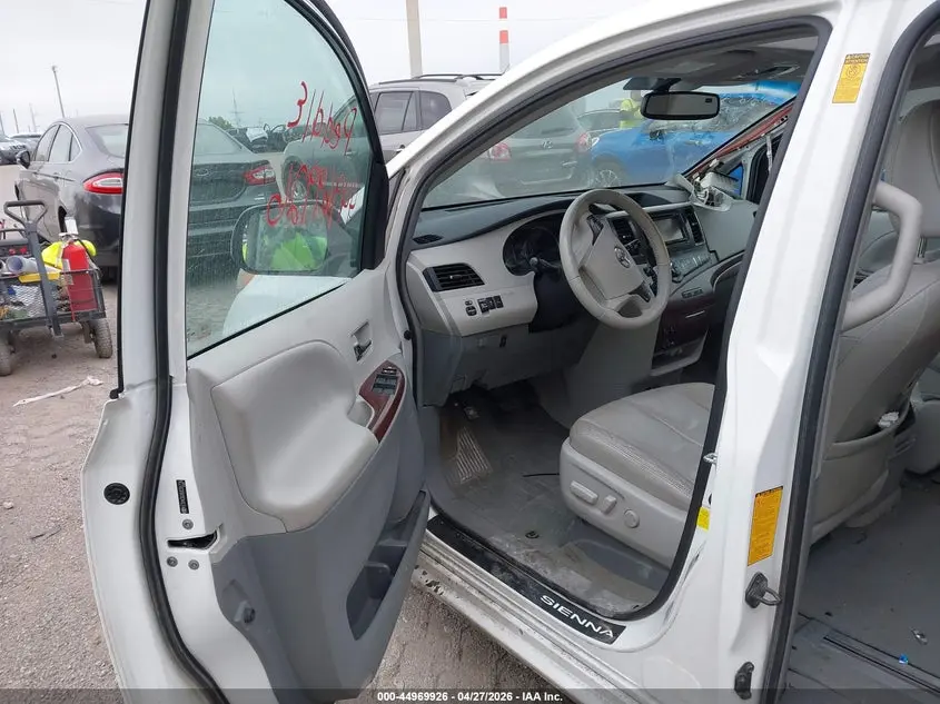 2013 TOYOTA SIENNA XLE V6 8 PASSENGER