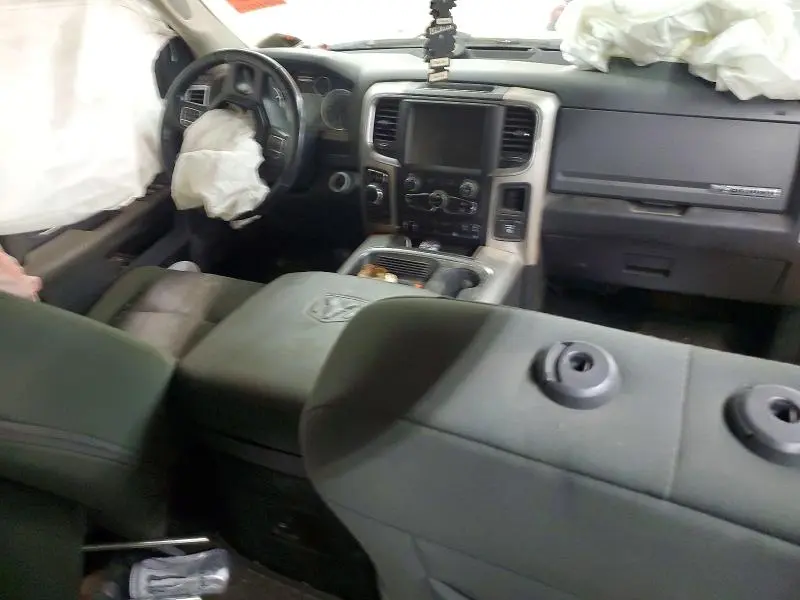 2016 RAM 1500 SLT  