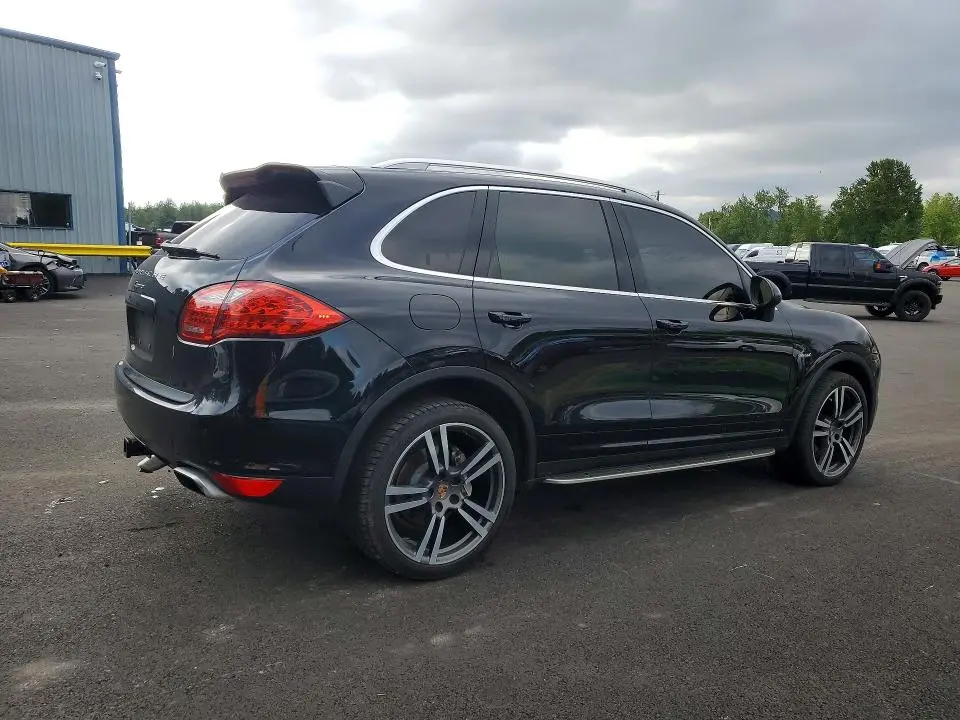 2013 PORSCHE CAYENNE   