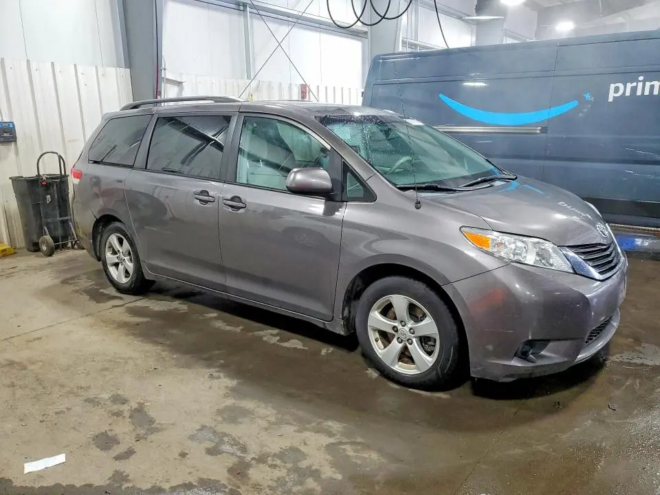 2013 TOYOTA SIENNA LE  