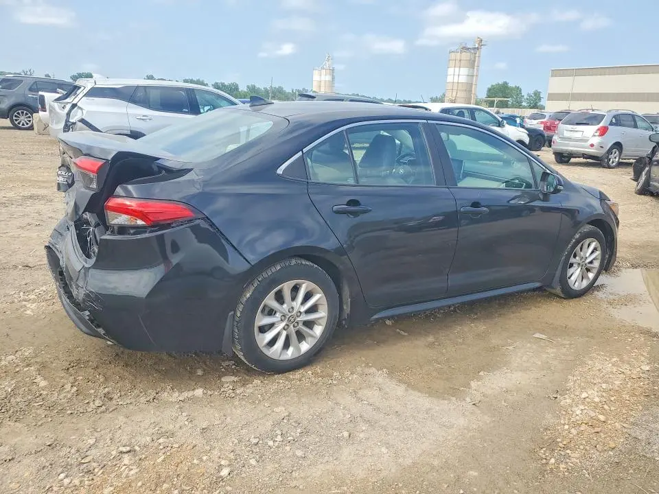 2022 TOYOTA COROLLA XLE  