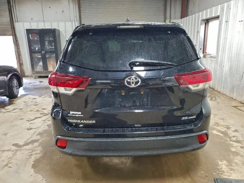 2019 TOYOTA HIGHLANDER SE  