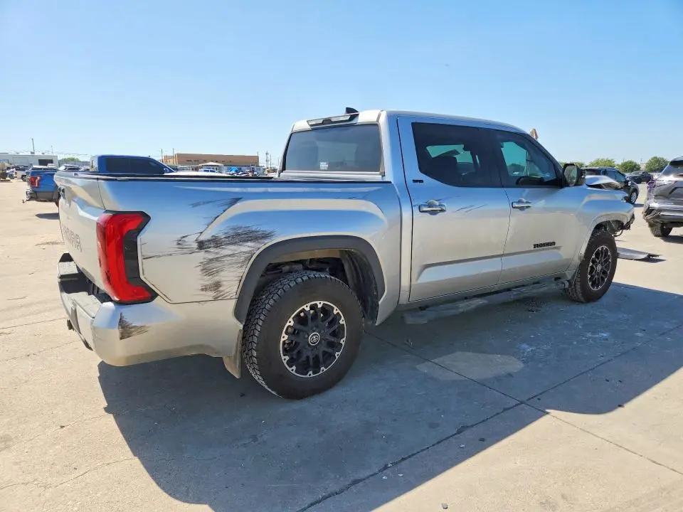2022 TOYOTA TUNDRA SR5  