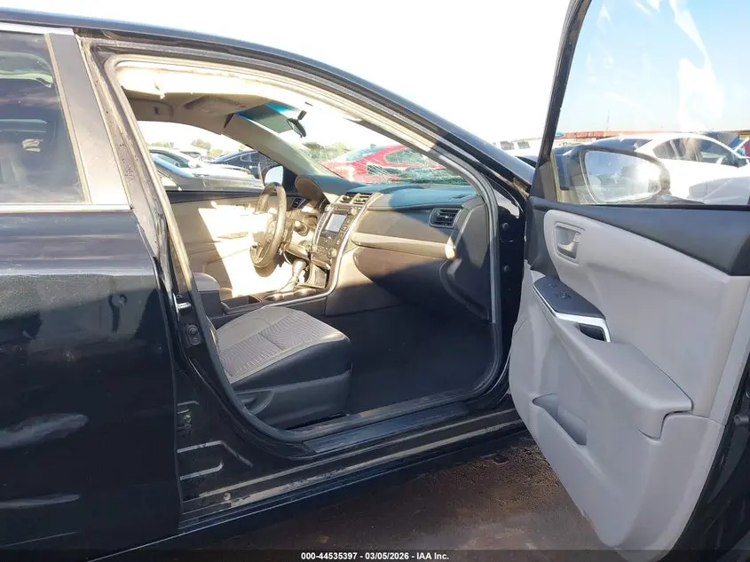 2015 TOYOTA CAMRY SE