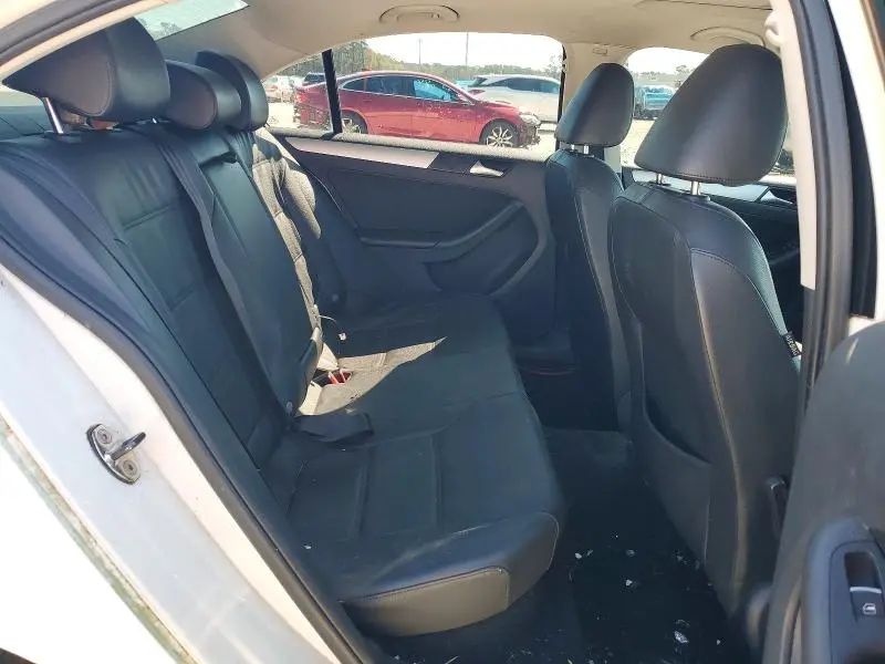 2013 VOLKSWAGEN JETTA SE  